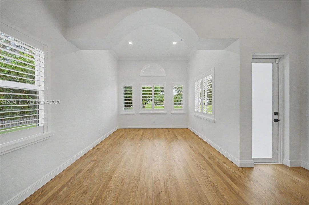 For Sale: $2,695,000 (5 beds, 5 baths, 5213 Square Feet)