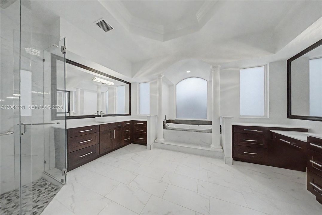 For Sale: $2,695,000 (5 beds, 5 baths, 5213 Square Feet)