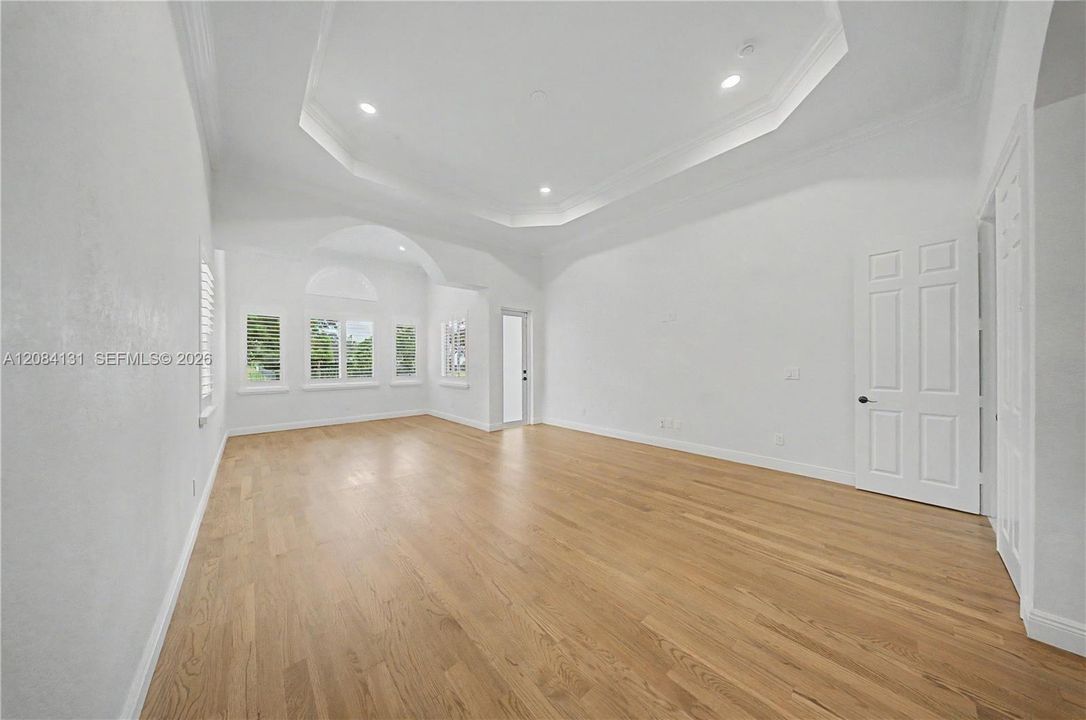 For Sale: $2,695,000 (5 beds, 5 baths, 5213 Square Feet)