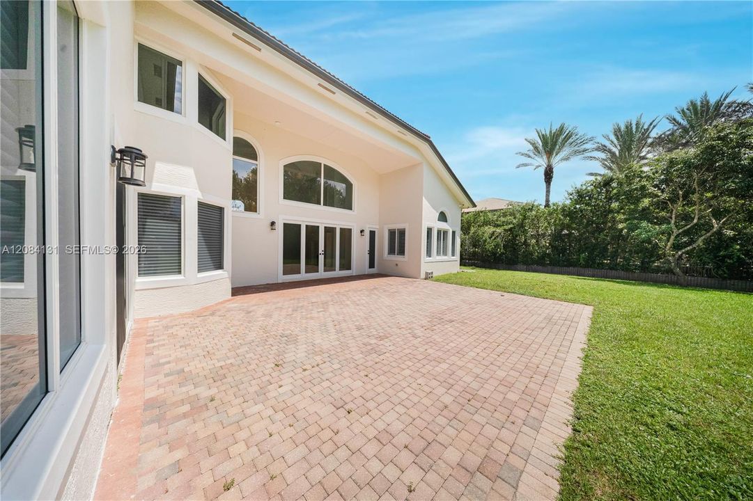 For Sale: $2,695,000 (5 beds, 5 baths, 5213 Square Feet)