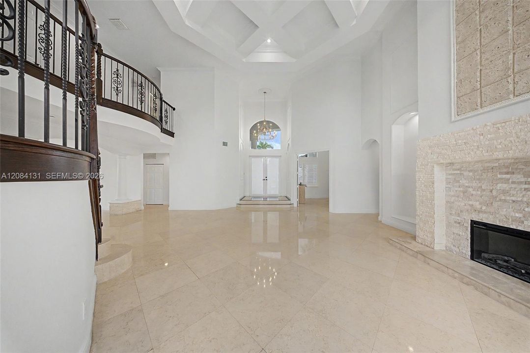 For Sale: $2,695,000 (5 beds, 5 baths, 5213 Square Feet)