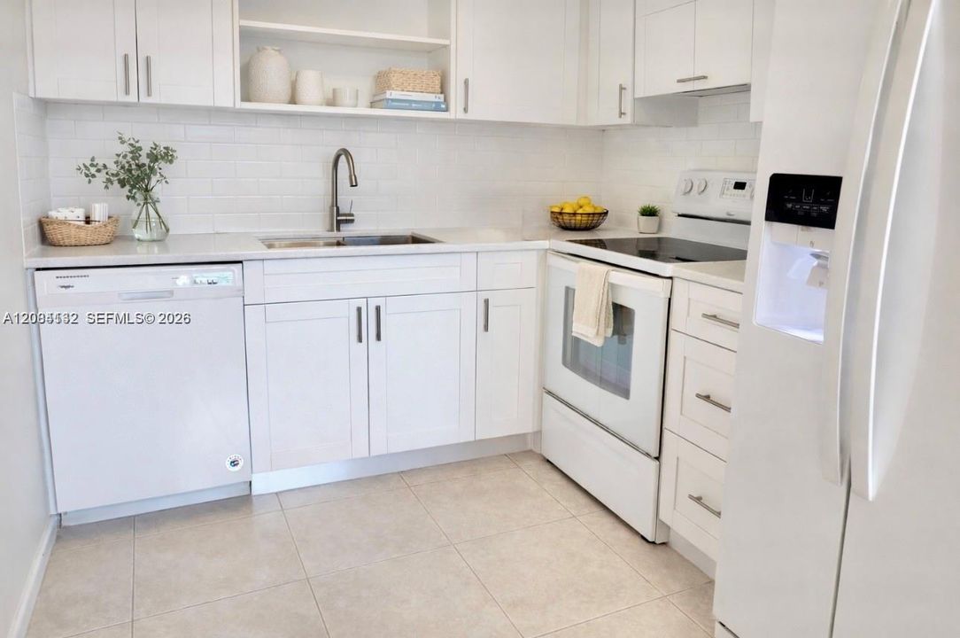На продажу: $175,000 (2 спален, 2 ванн, 1044 Квадратных фут)