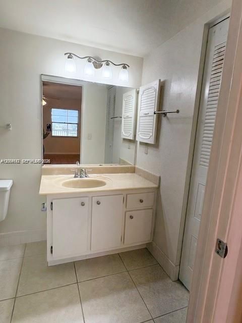 На продажу: $175,000 (2 спален, 2 ванн, 1044 Квадратных фут)