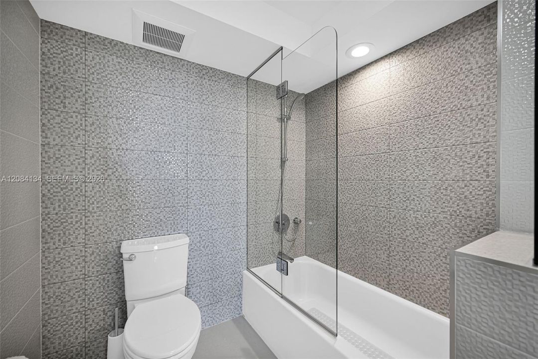 2nd Bedroom ensuite bathroom