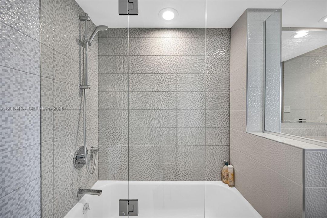2nd Bedroom ensuite bathroom