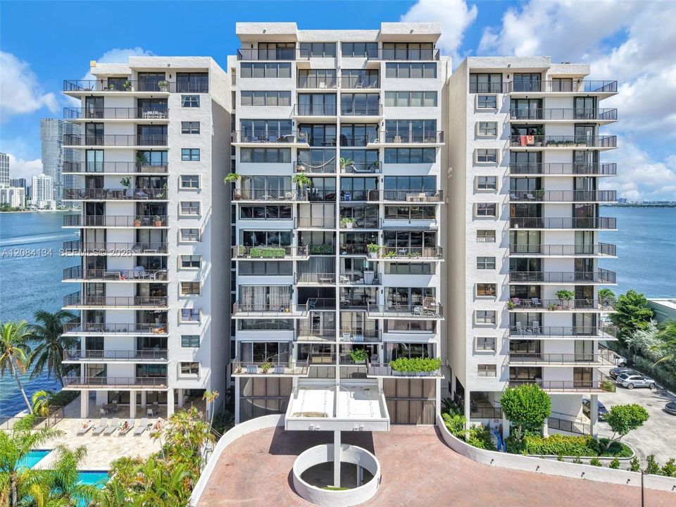 Venetian Isle Condominium - Boutique Condo 13 Floors - 81 Units