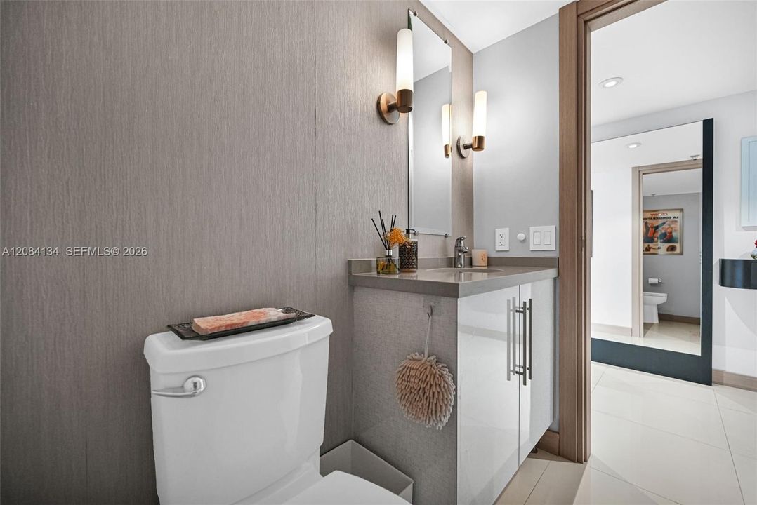 Powder Room - 1/2 Bathroom