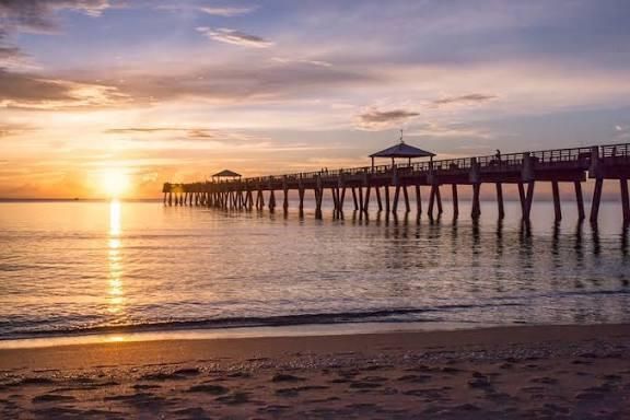 Jupiter beach pier