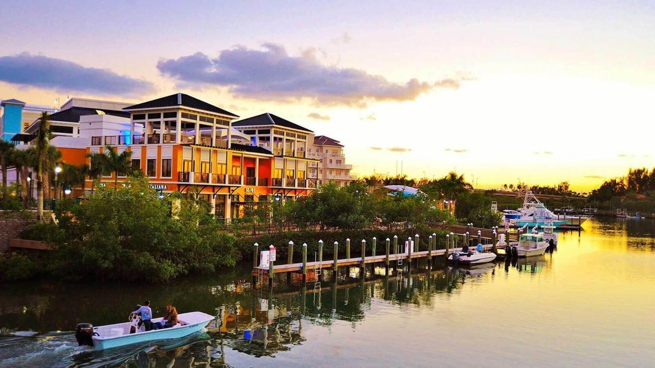 Harbourside-Place_2000