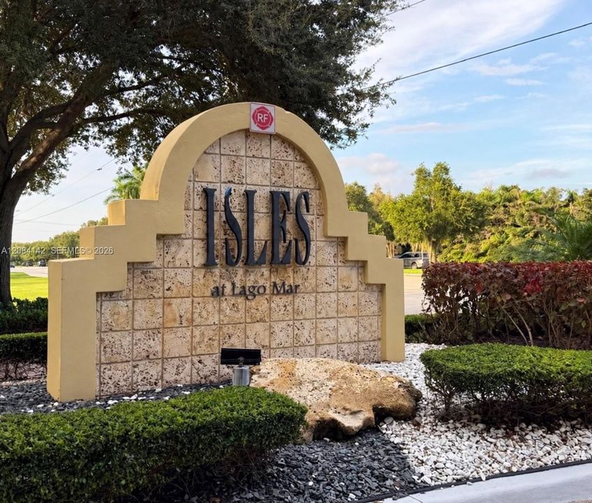 For Rent: $2,300 (2 beds, 2 baths, 1065 Square Feet)