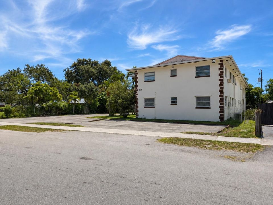 1816 L Street View