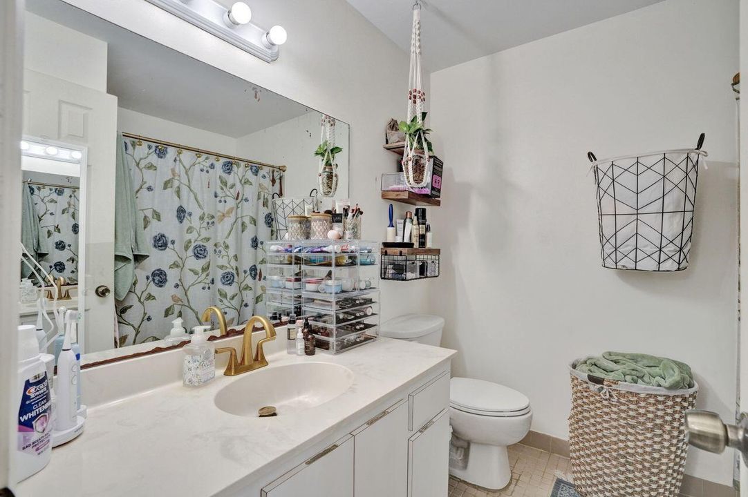 UPstairs full bath