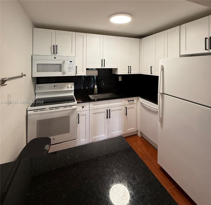 В аренду: $1,800 (1 спален, 1 ванн, 653 Квадратных фут)