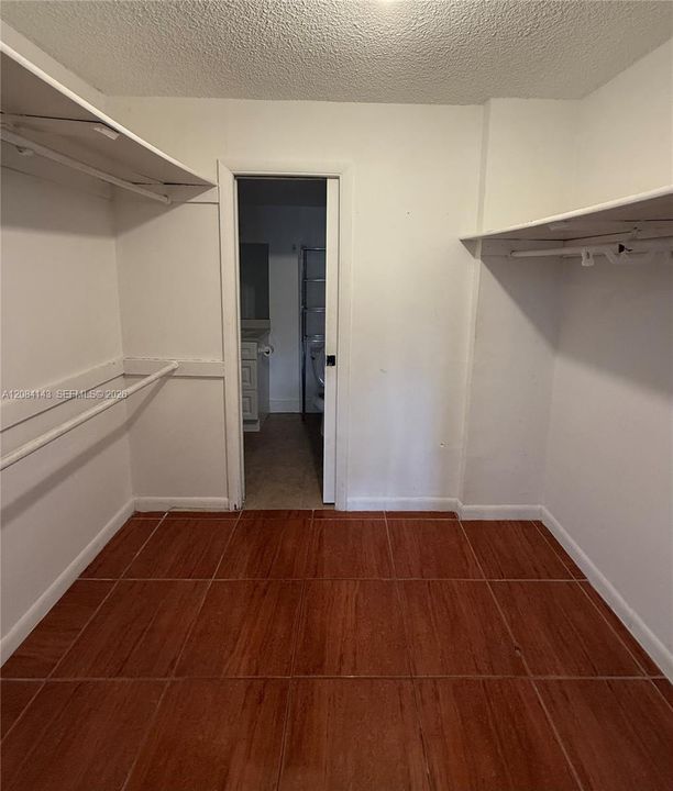 В аренду: $1,800 (1 спален, 1 ванн, 653 Квадратных фут)