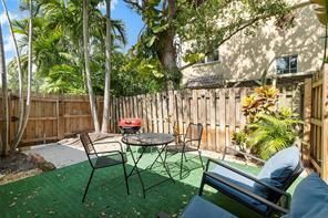 1400 1 patio