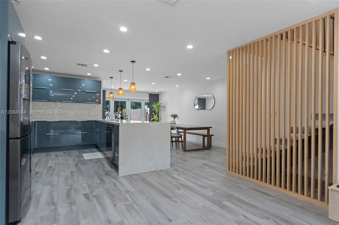For Rent: $3,900 (3 beds, 2 baths, 1900 Square Feet)