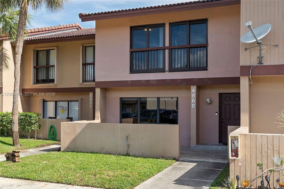 For Rent: $3,900 (3 beds, 2 baths, 1900 Square Feet)