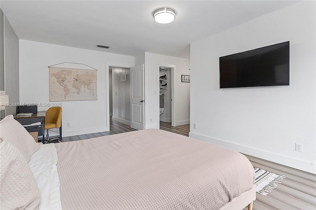 For Rent: $3,900 (3 beds, 2 baths, 1900 Square Feet)