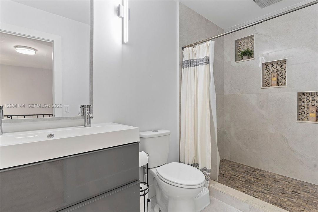 For Rent: $3,900 (3 beds, 2 baths, 1900 Square Feet)
