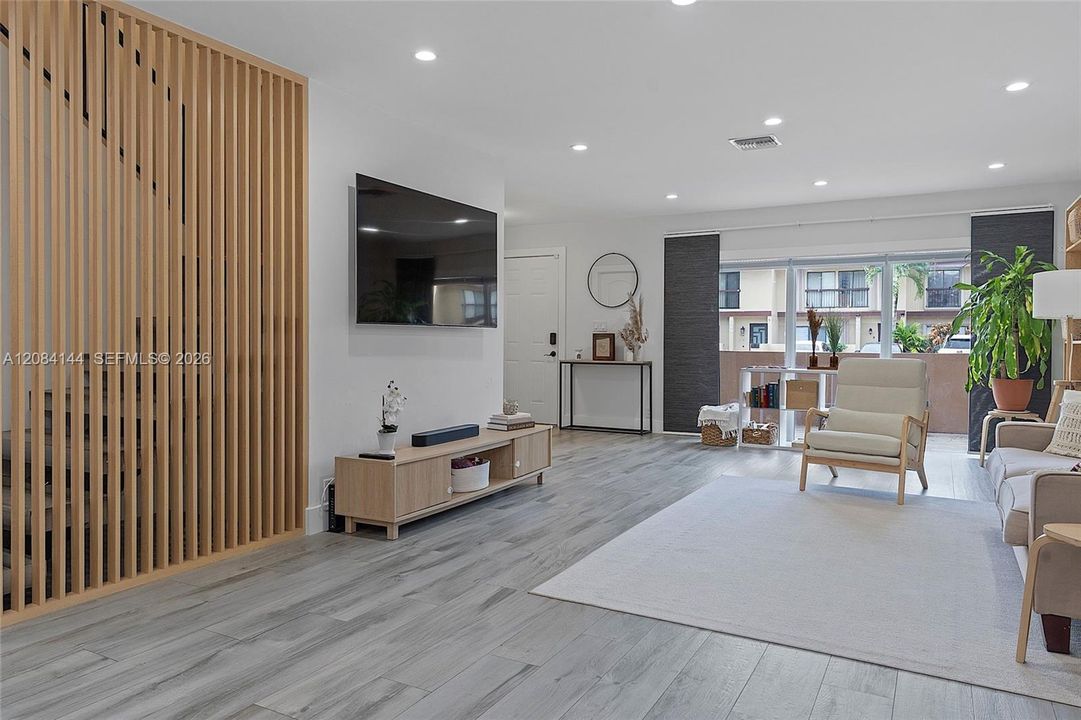 For Rent: $3,900 (3 beds, 2 baths, 1900 Square Feet)