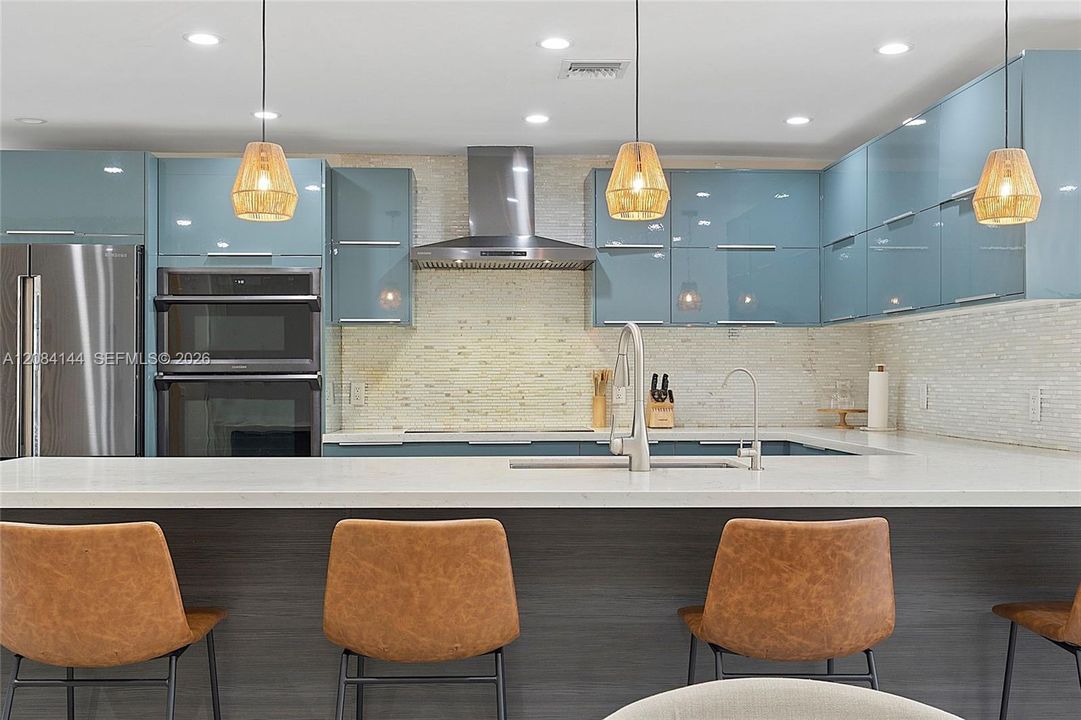 For Rent: $3,900 (3 beds, 2 baths, 1900 Square Feet)