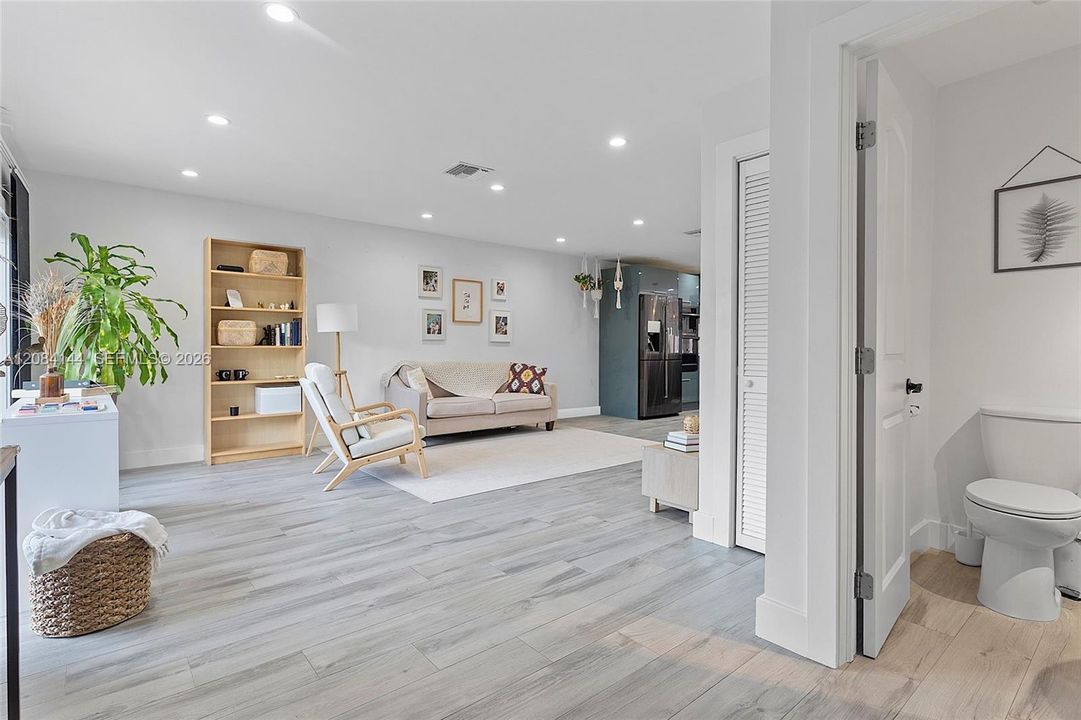 For Rent: $3,900 (3 beds, 2 baths, 1900 Square Feet)