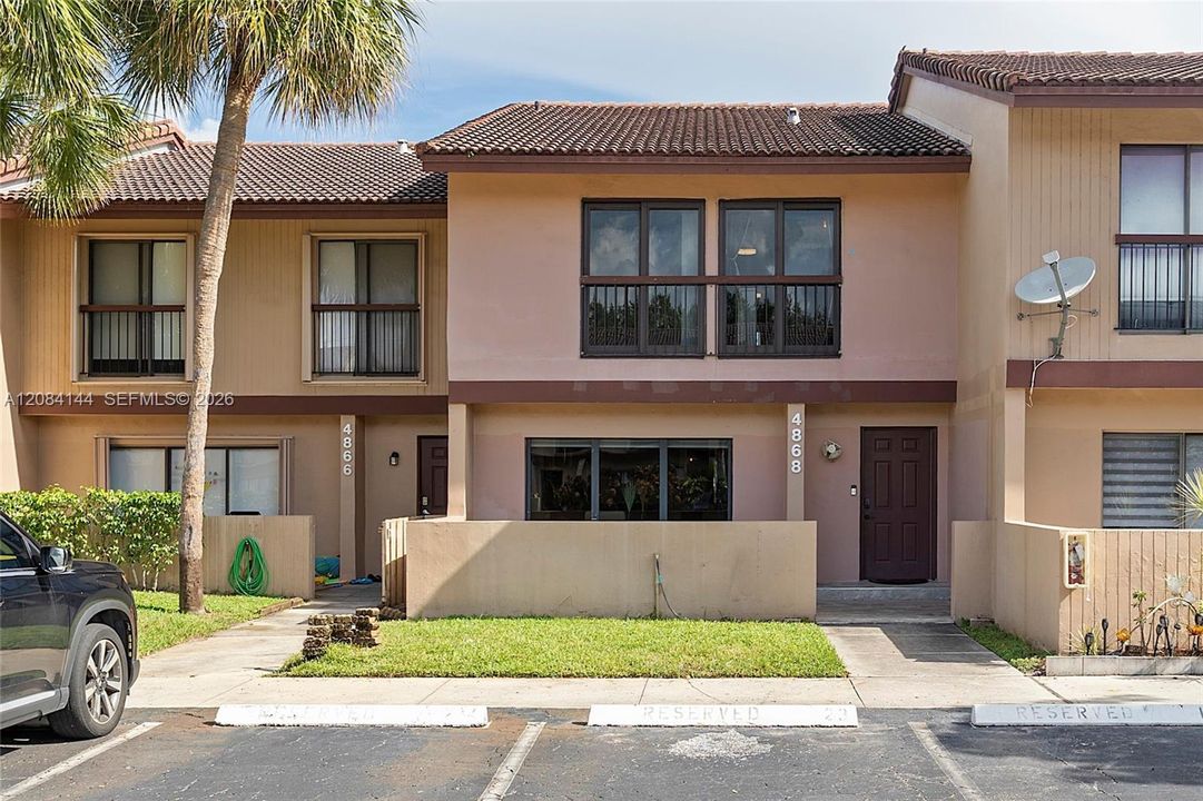 For Rent: $3,900 (3 beds, 2 baths, 1900 Square Feet)