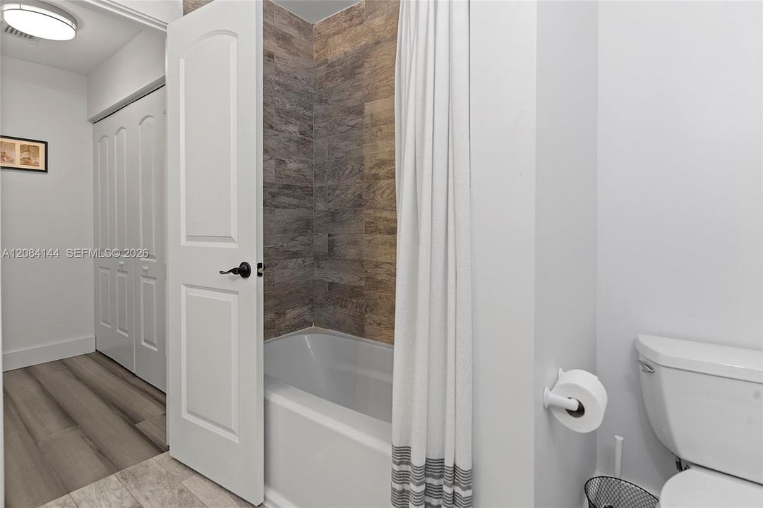 For Rent: $3,900 (3 beds, 2 baths, 1900 Square Feet)