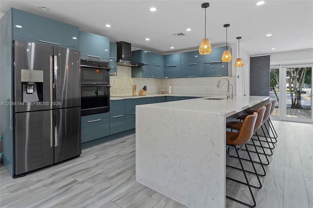 For Rent: $3,900 (3 beds, 2 baths, 1900 Square Feet)