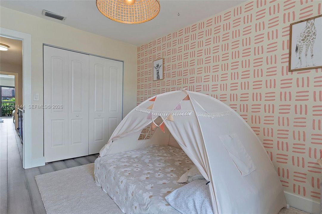 For Rent: $3,900 (3 beds, 2 baths, 1900 Square Feet)