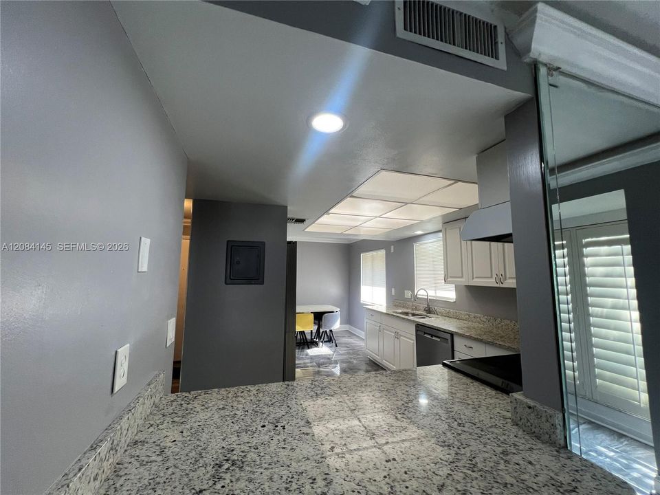 En Venta: $280,000 (2 camas, 2 baños, 1326 Pies cuadrados)