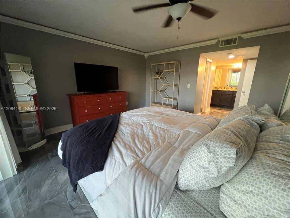En Venta: $280,000 (2 camas, 2 baños, 1326 Pies cuadrados)
