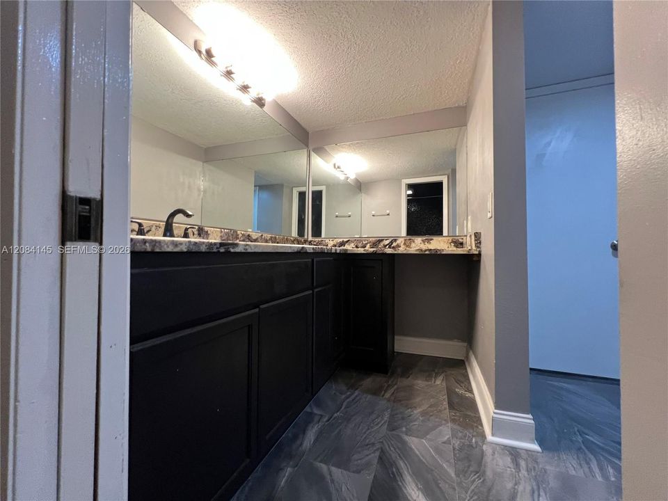 En Venta: $280,000 (2 camas, 2 baños, 1326 Pies cuadrados)