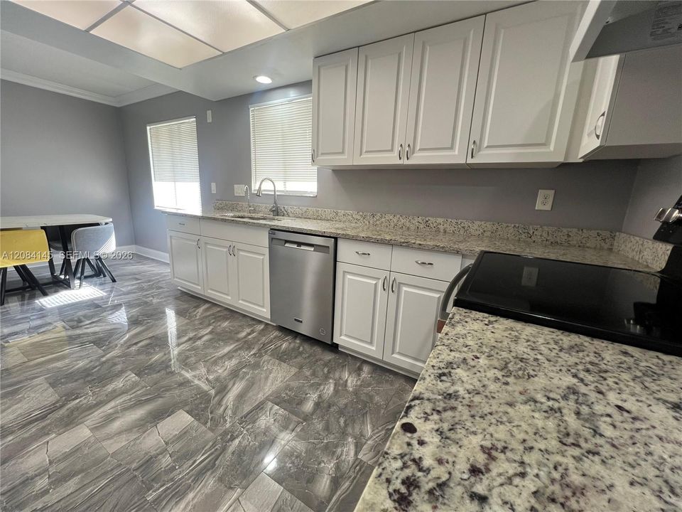 En Venta: $280,000 (2 camas, 2 baños, 1326 Pies cuadrados)
