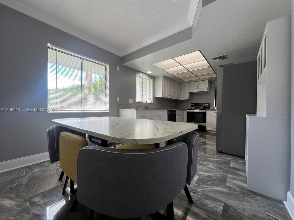 En Venta: $280,000 (2 camas, 2 baños, 1326 Pies cuadrados)