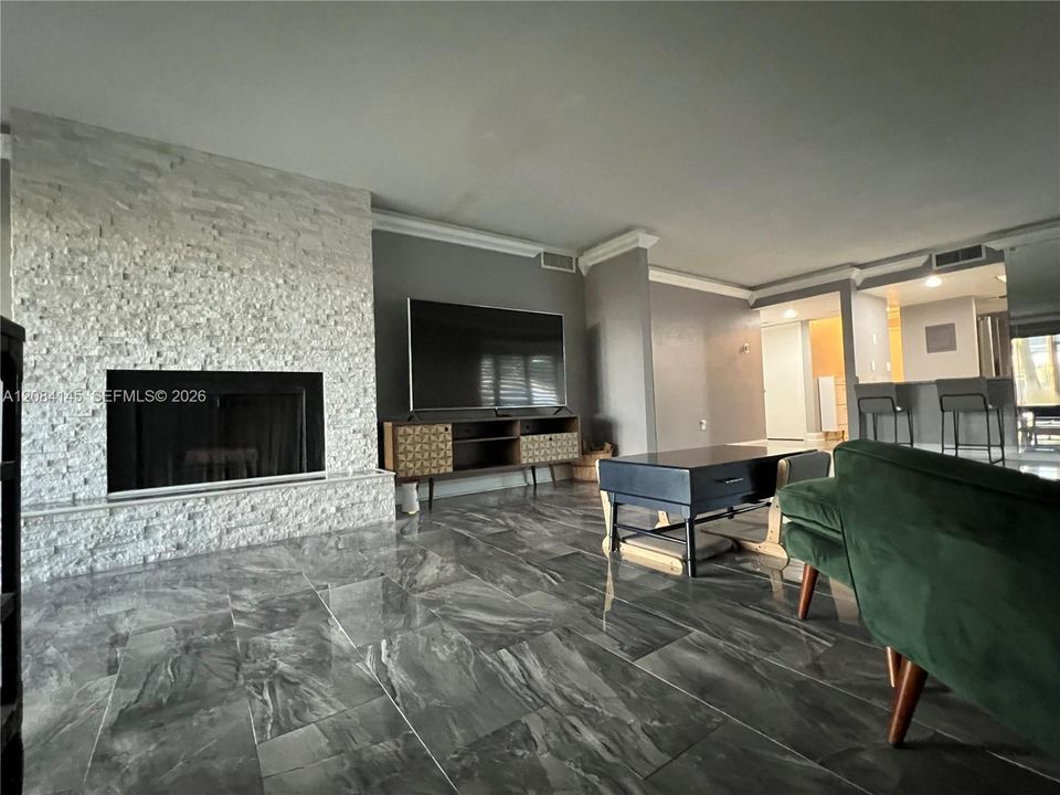 En Venta: $280,000 (2 camas, 2 baños, 1326 Pies cuadrados)