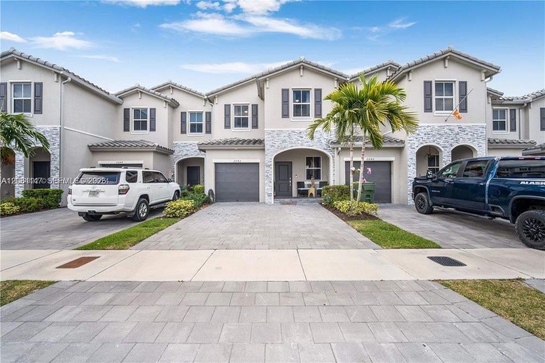 For Rent: $2,650 (3 beds, 2 baths, 1695 Square Feet)