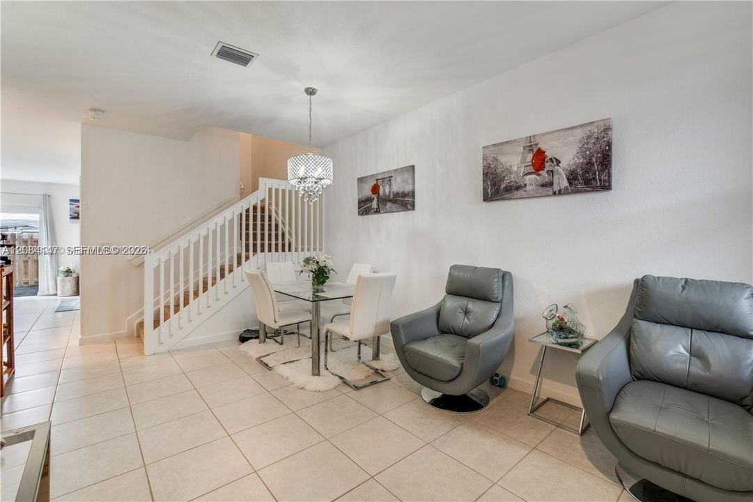 For Rent: $2,650 (3 beds, 2 baths, 1695 Square Feet)