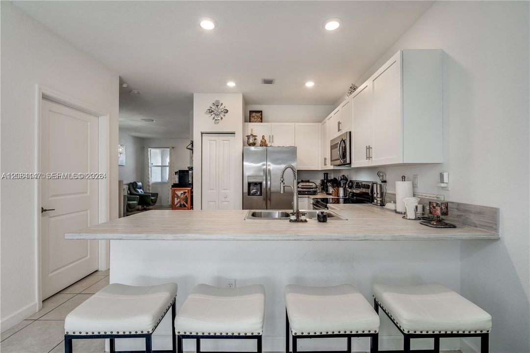 For Rent: $2,650 (3 beds, 2 baths, 1695 Square Feet)