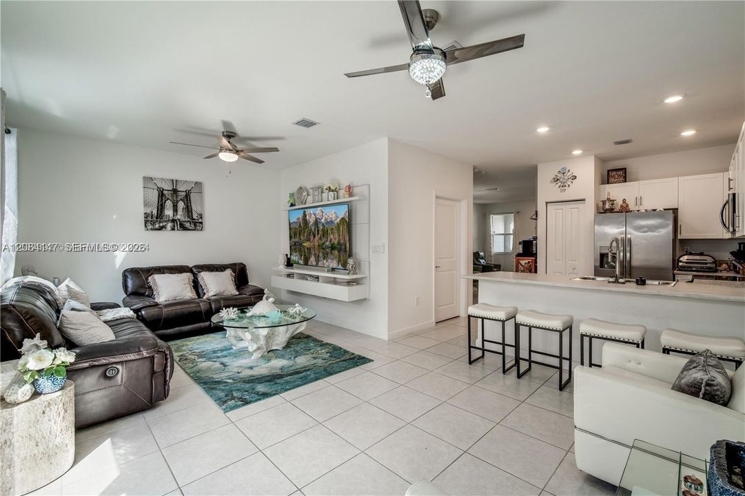 For Rent: $2,650 (3 beds, 2 baths, 1695 Square Feet)