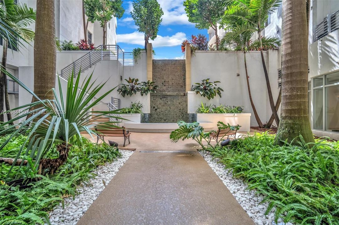 En Venta: $299,000 (2 camas, 2 baños, 1036 Pies cuadrados)