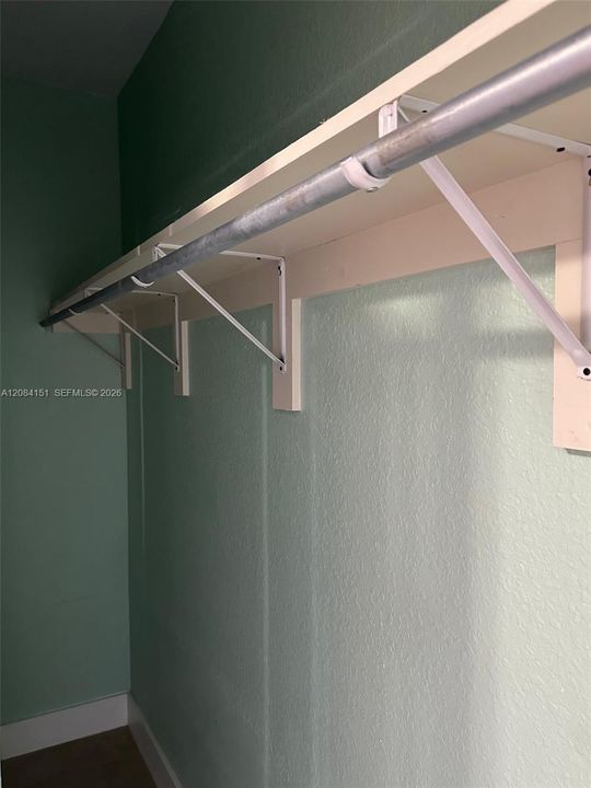 Closet bedroom 1