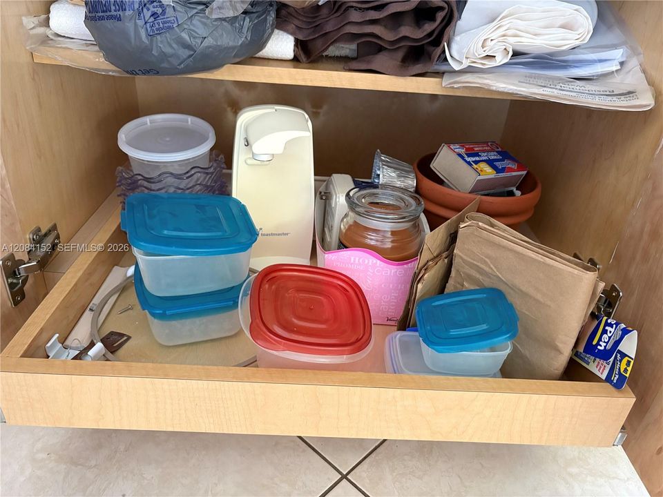 На продажу: $99,000 (2 спален, 2 ванн, 902 Квадратных фут)