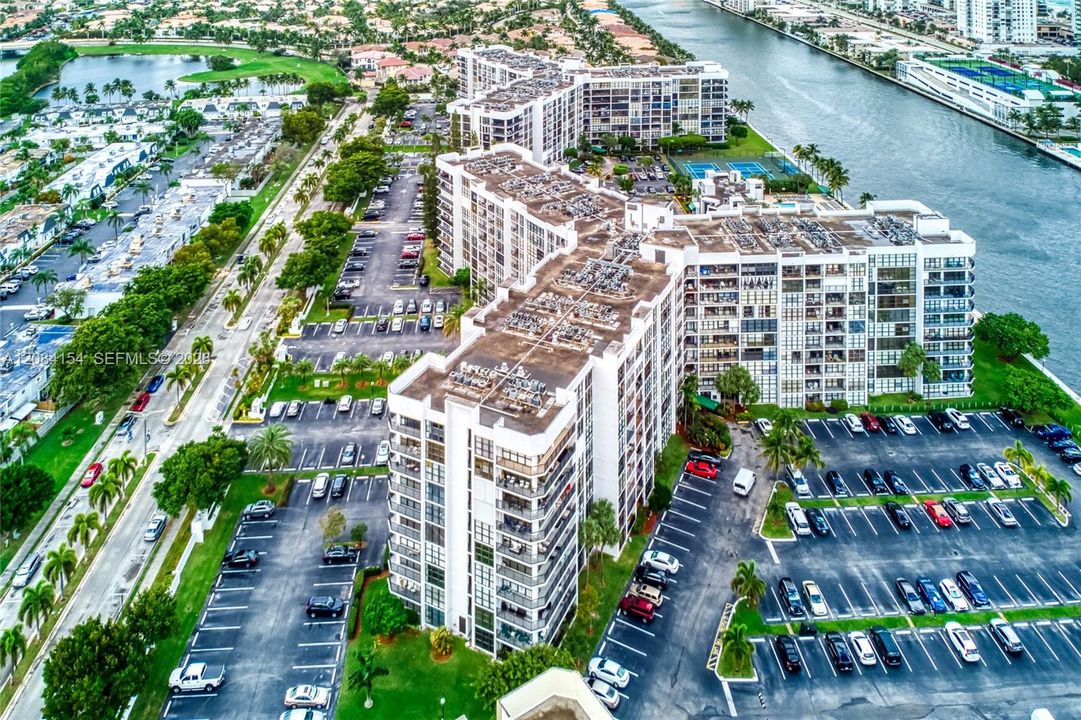 На продажу: $217,000 (1 спален, 1 ванн, 1075 Квадратных фут)