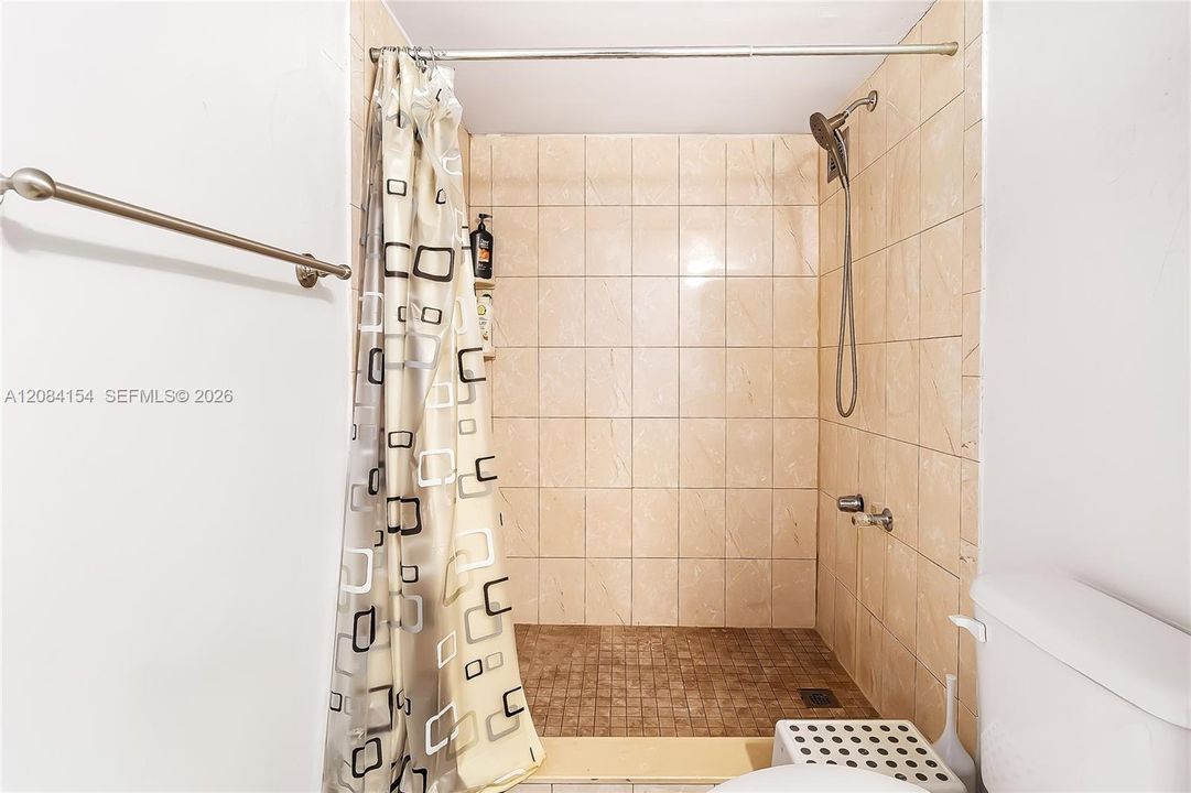 На продажу: $217,000 (1 спален, 1 ванн, 1075 Квадратных фут)