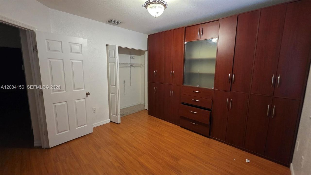 En Renta: $2,450 (3 camas, 2 baños, 1380 Pies cuadrados)