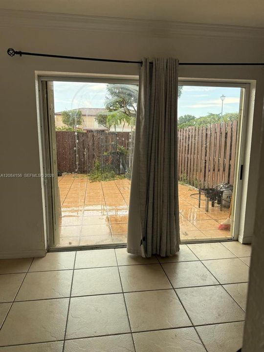 En Renta: $2,450 (3 camas, 2 baños, 1380 Pies cuadrados)