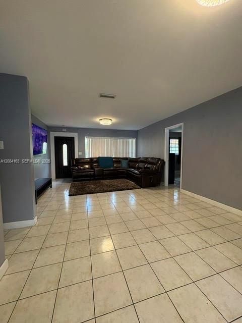 For Rent: $3,500 (4 beds, 2 baths, 1447 Square Feet)