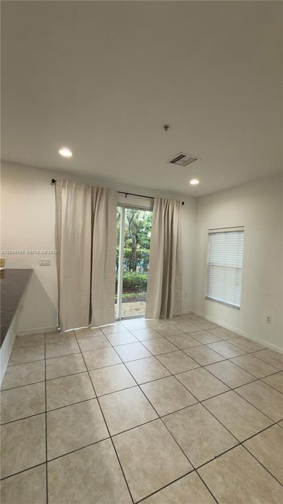 For Rent: $2,600 (3 beds, 3 baths, 1527 Square Feet)