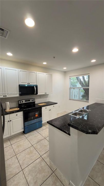 For Rent: $2,600 (3 beds, 3 baths, 1527 Square Feet)